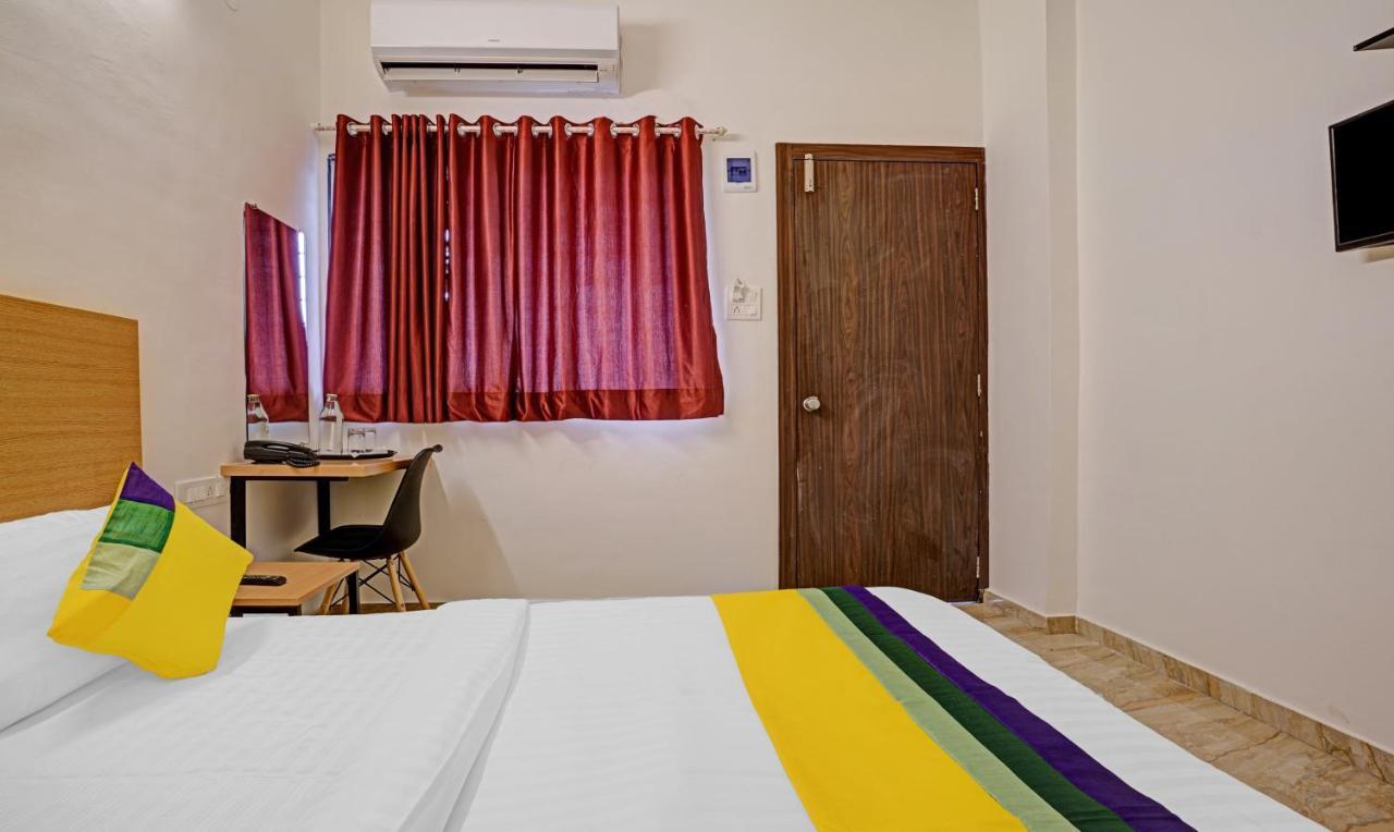 Itsy Hotels Flowers Park ナーシク エクステリア 写真