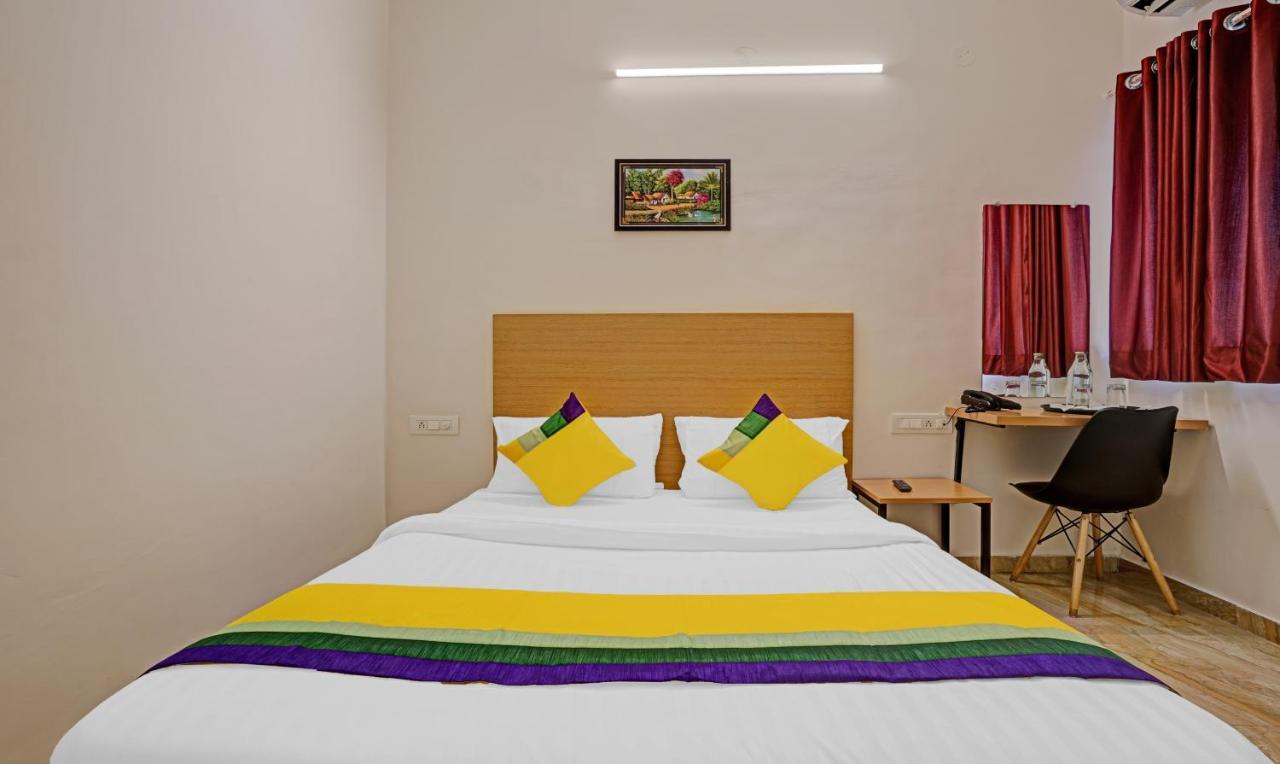 Itsy Hotels Flowers Park ナーシク エクステリア 写真